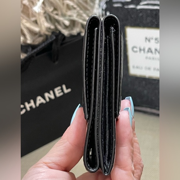 🎬COA⭐️CHANEL Patent Leather Mini CC Trifold Wallet w/BOX & 🛍️BAG⭐️💯Authentic - Picture 5 of 17